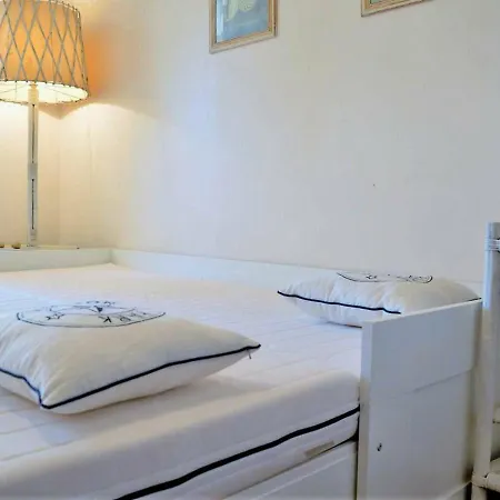 Apartment 3 Pieces Avec Piscine Et Garage, Proche - Fr-1-251-6 *